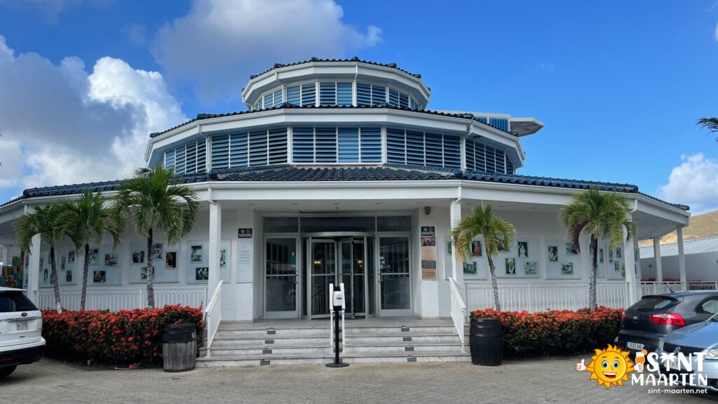 What are the best places to shop in St. Maarten?